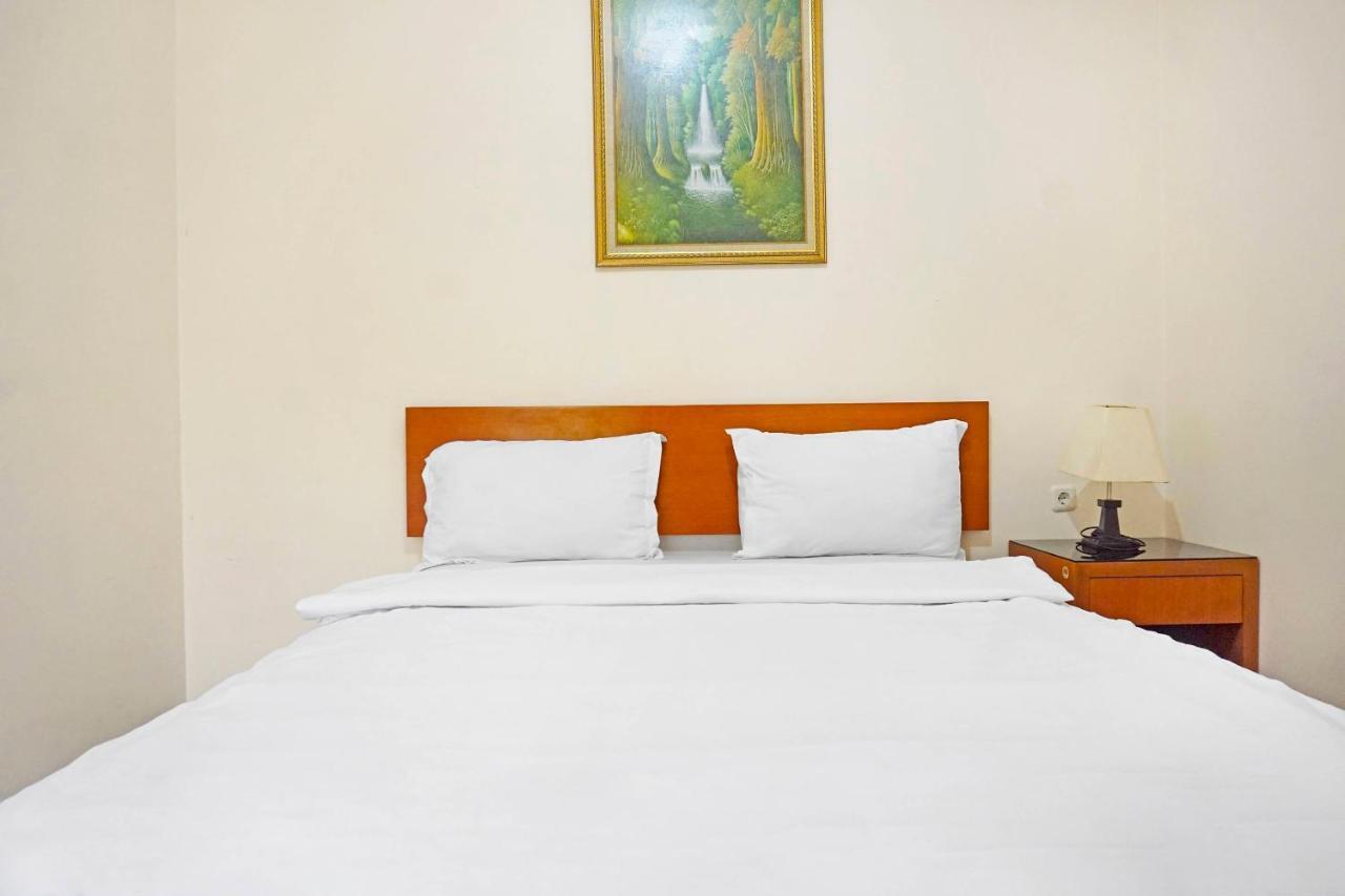 Collection O 91380 Golden Mansion Hotel Yakarta Exterior foto